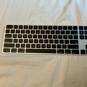 Apple keyboard Amazing condition!